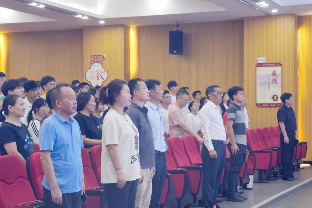 砥砺前行，梦想再启航 ｜长沙卓华高级中学高复第一次月考分析暨表彰大会